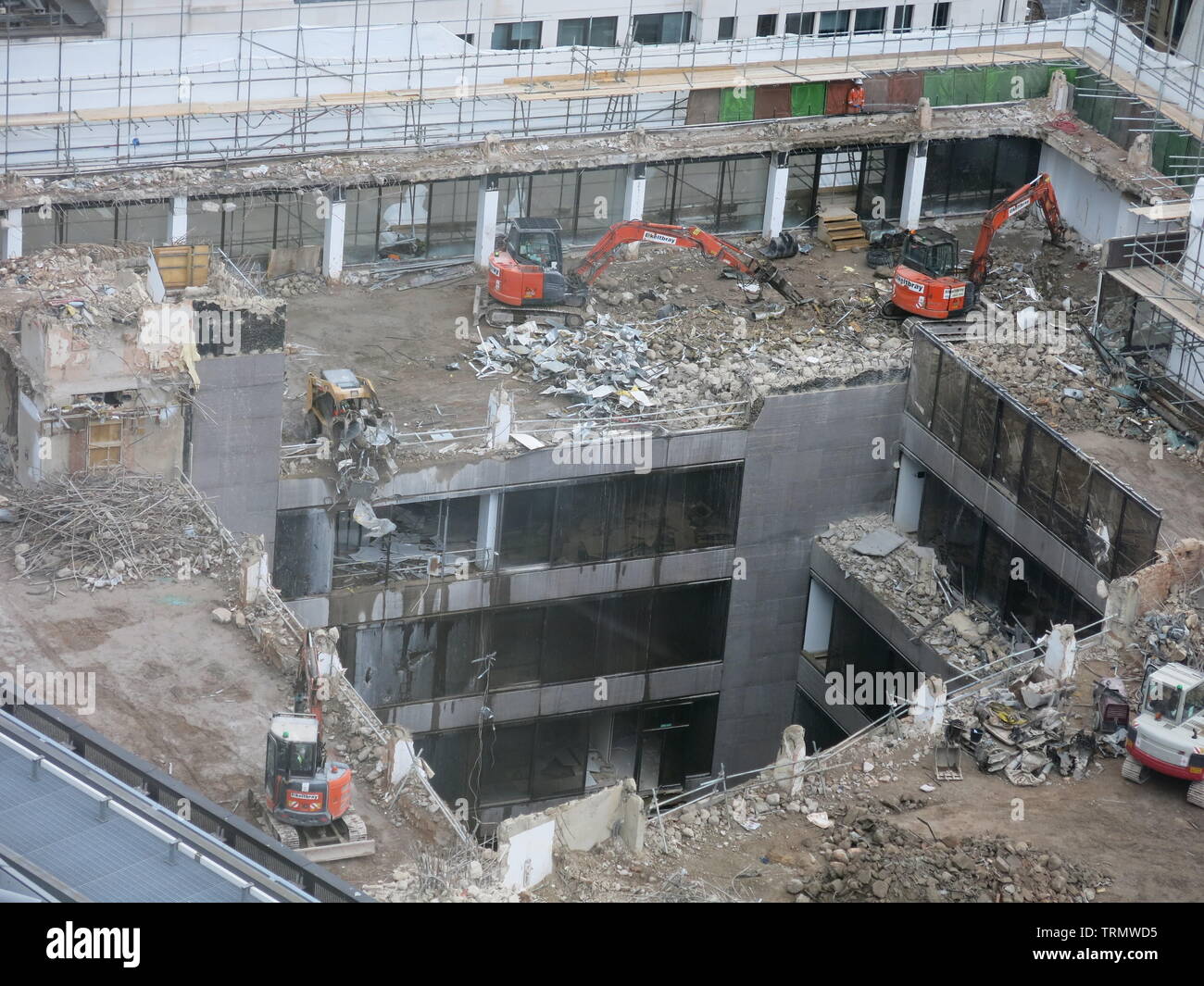 BREXIT retards n'ont pas nui à l'industrie de la construction de ce site dans le centre de Londres, où la démolition d'un bâtiment de plusieurs étages est en cours Banque D'Images