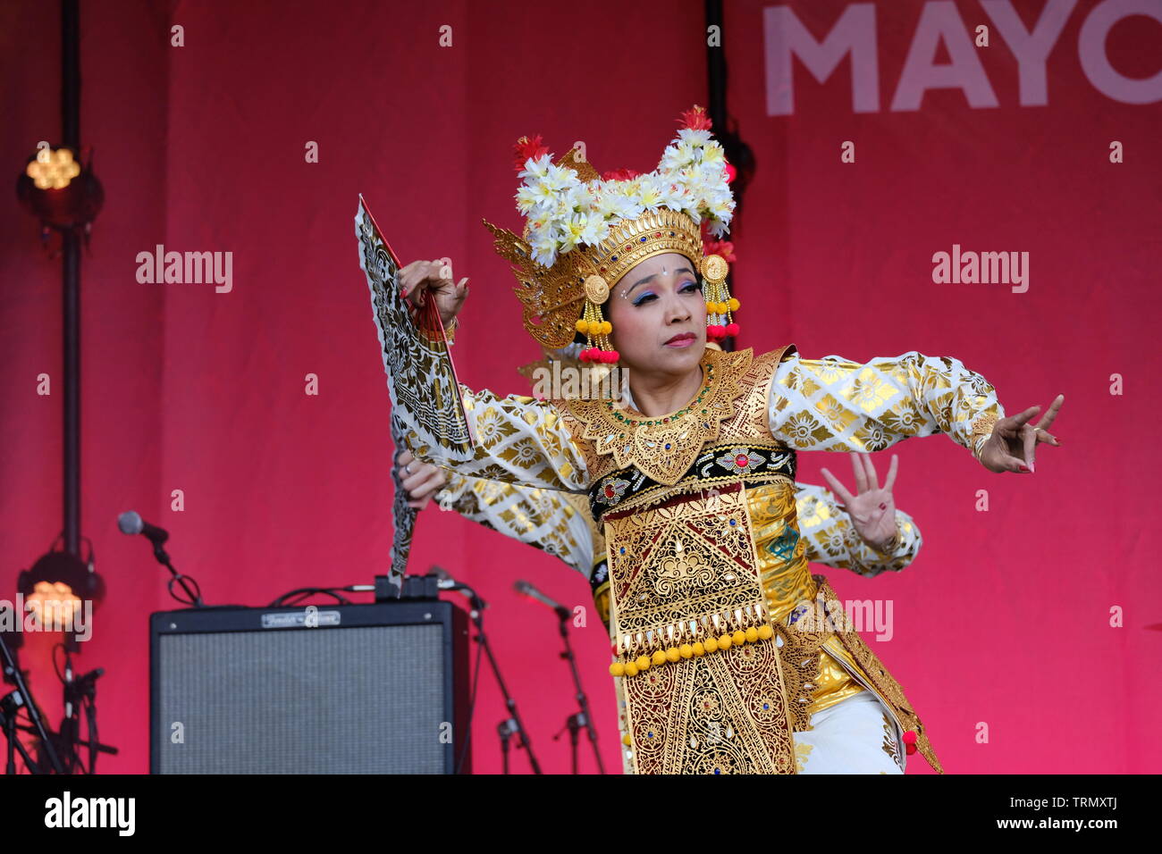 Lila Bhawa, leader du Royaume-Uni Groupe de danse indonésienne au Festival 2019 de l'Eid. Banque D'Images