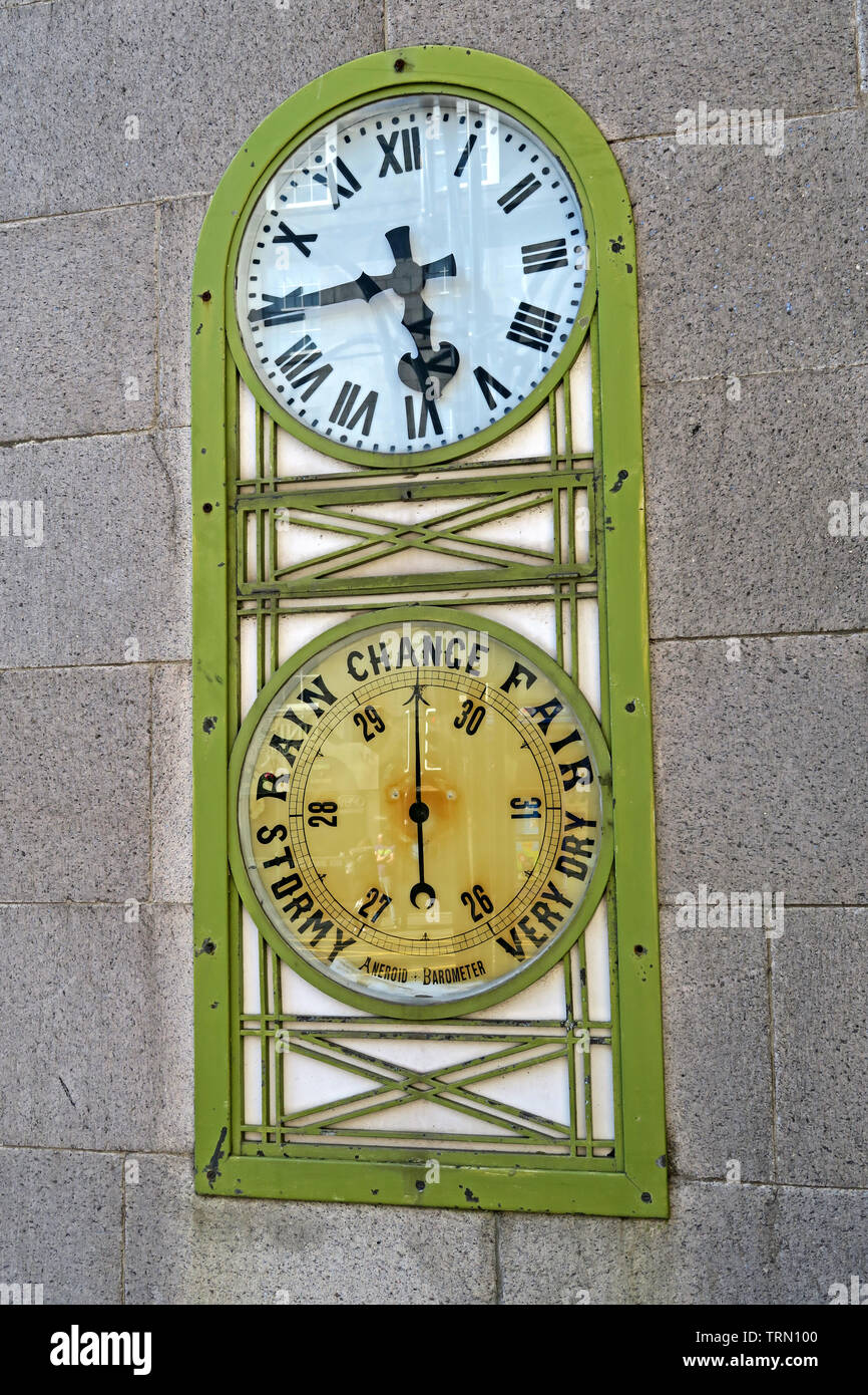 Wardhouse Tower of the Tollbooth, célèbre horloge murale et baromètre anéroïde, Aberdeen, Nord-est de l'Écosse, Royaume-Uni, AB11 5BB Banque D'Images