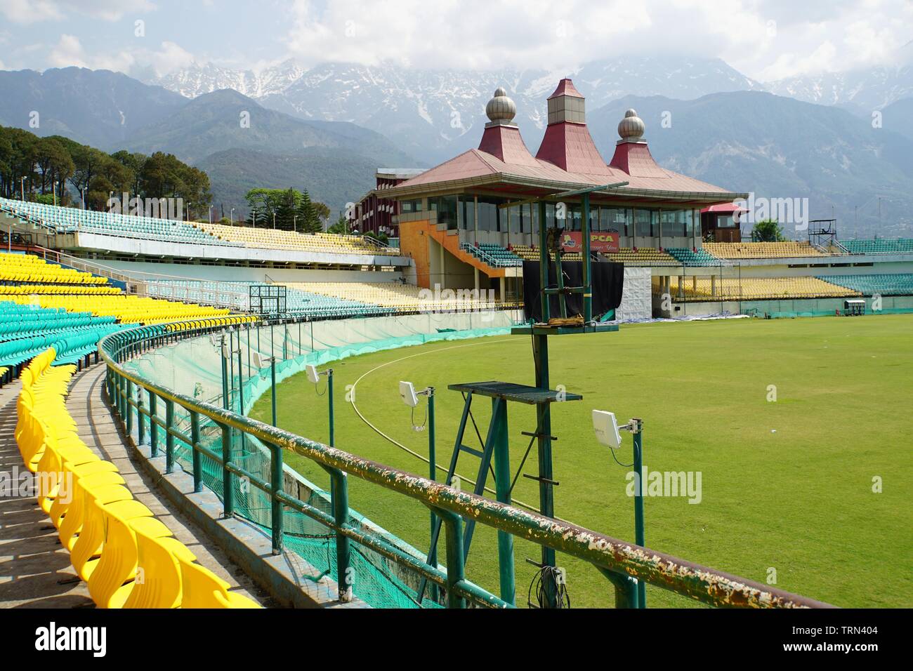 L'Himachal Pradesh photogénique Cricket Stadium à Dharamsala, Inde Banque D'Images