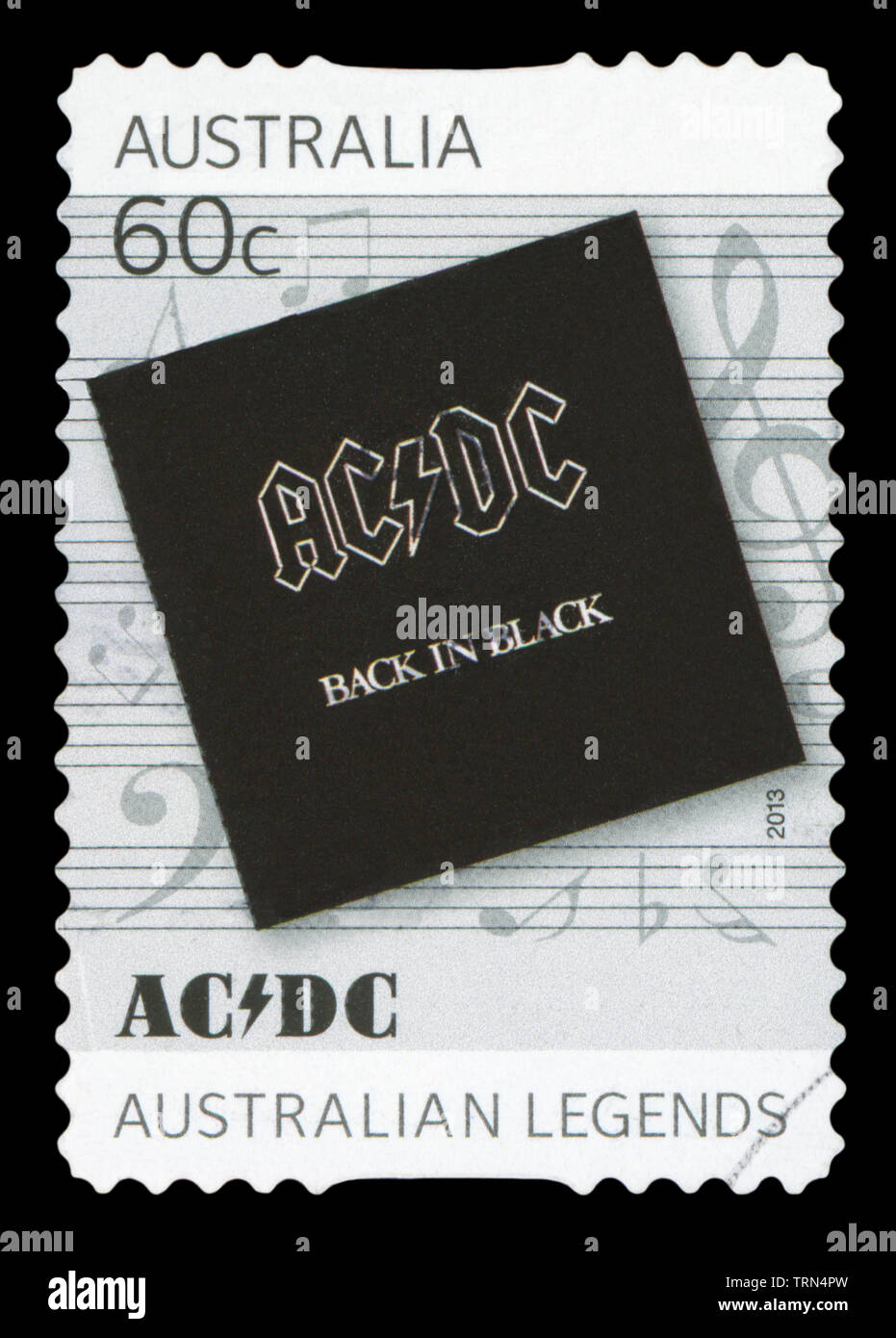 L'AUSTRALIE - circa 2013 : timbre imprimé par l'Australie montre la couverture de dos en noir - le septième album studio du groupe de rock australien AC/DC (1980), Banque D'Images