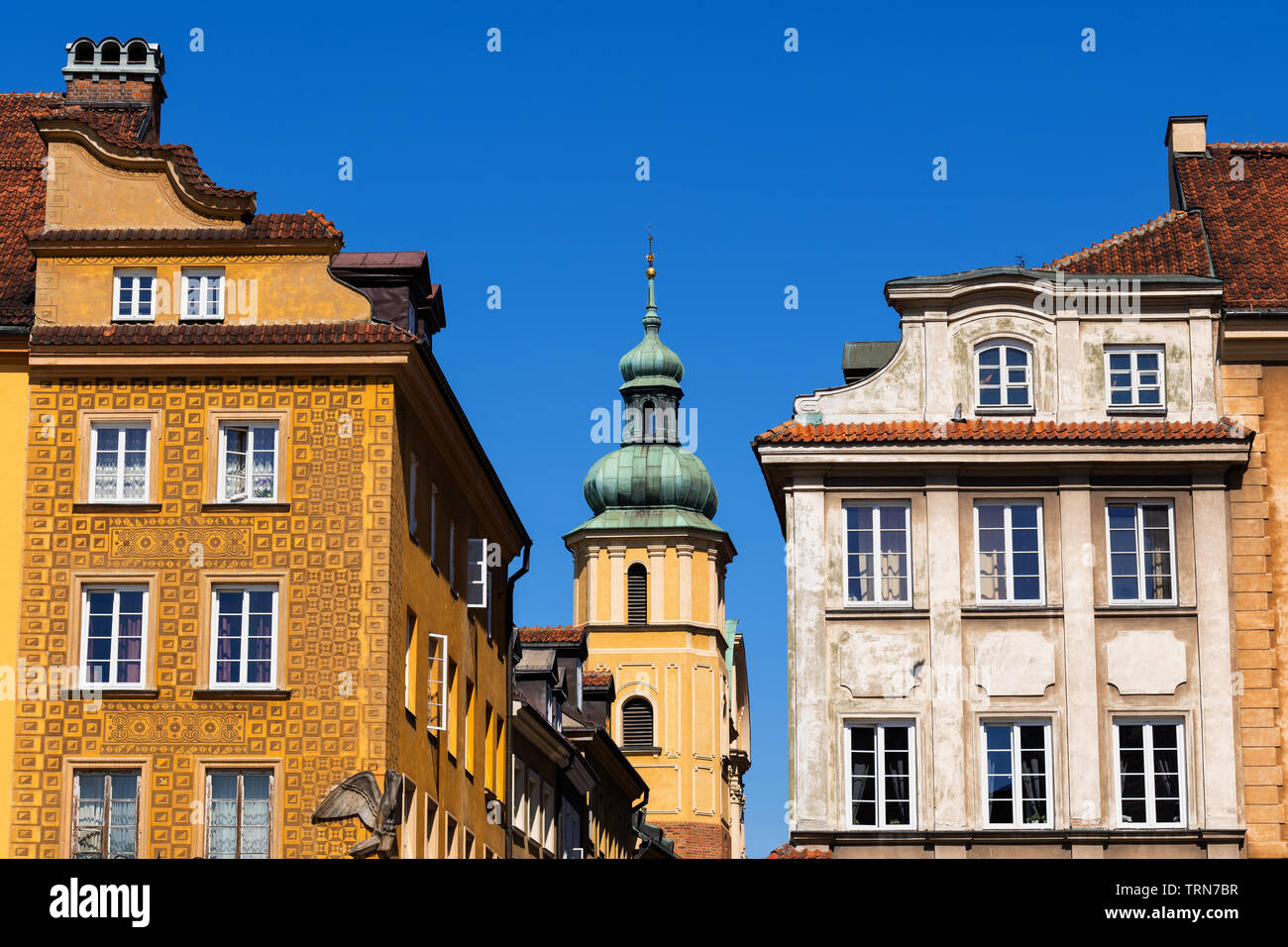 Ville de Varsovie en Pologne, immeuble historique maisons et tour de Saint Martin église au milieu de la Vieille Ville Banque D'Images