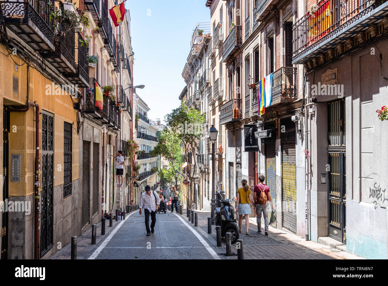 Madrid, Espagne - juin 9, 2019 : paysage urbain de quartier Malasana à Madrid. Malasana est l'un des quartiers les plus branchés de la ville Banque D'Images