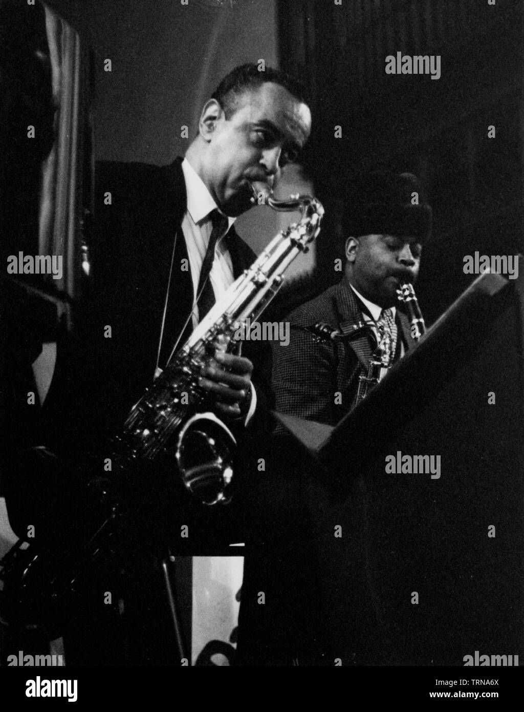 Paul Gonsalves et Lawrence Brown, répétition pour un concert, Cambridge, 1967. Créateur : Brian Foskett. Banque D'Images