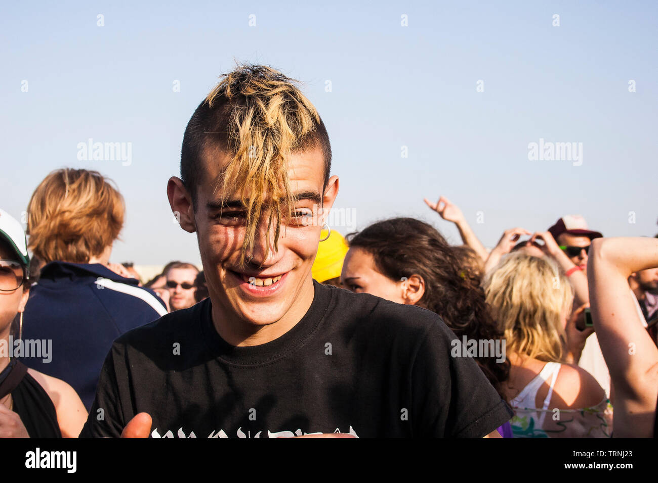 Giuy avec mohawk at Anti-Sonar fête illégale sans squat rave en dehors du festival Sonar, Barcelone, Espagne Banque D'Images