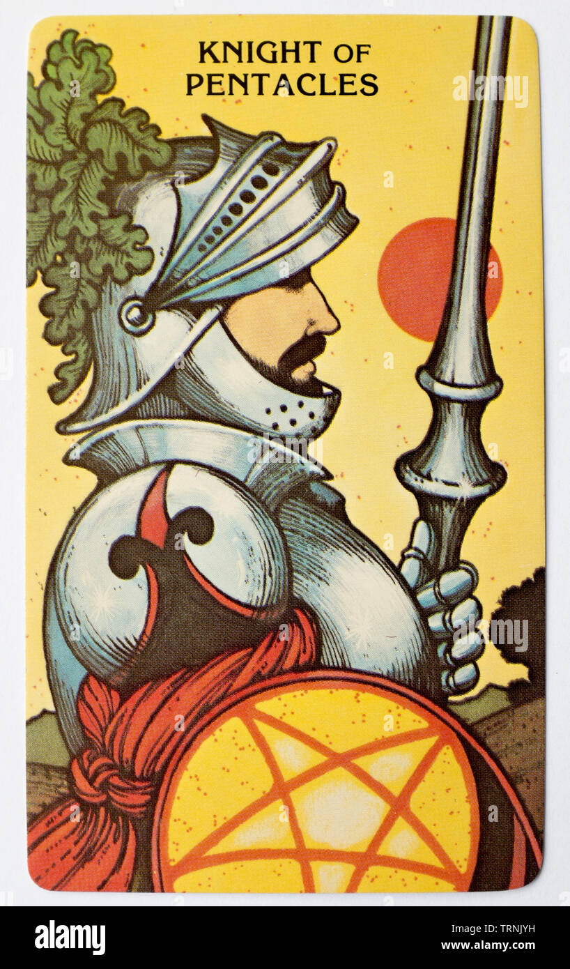 Carte de tarot de chevalier des pentacles Banque de photographies et  d'images à haute résolution - Alamy