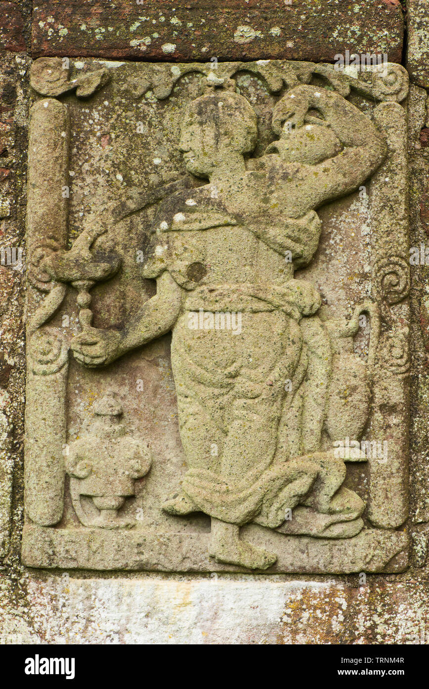 Conakry Château, Angus, Scotland. Élaborer le jardin clos a été créé en 1604. Cette plaque murale représente l'une des vertus cardinales Banque D'Images