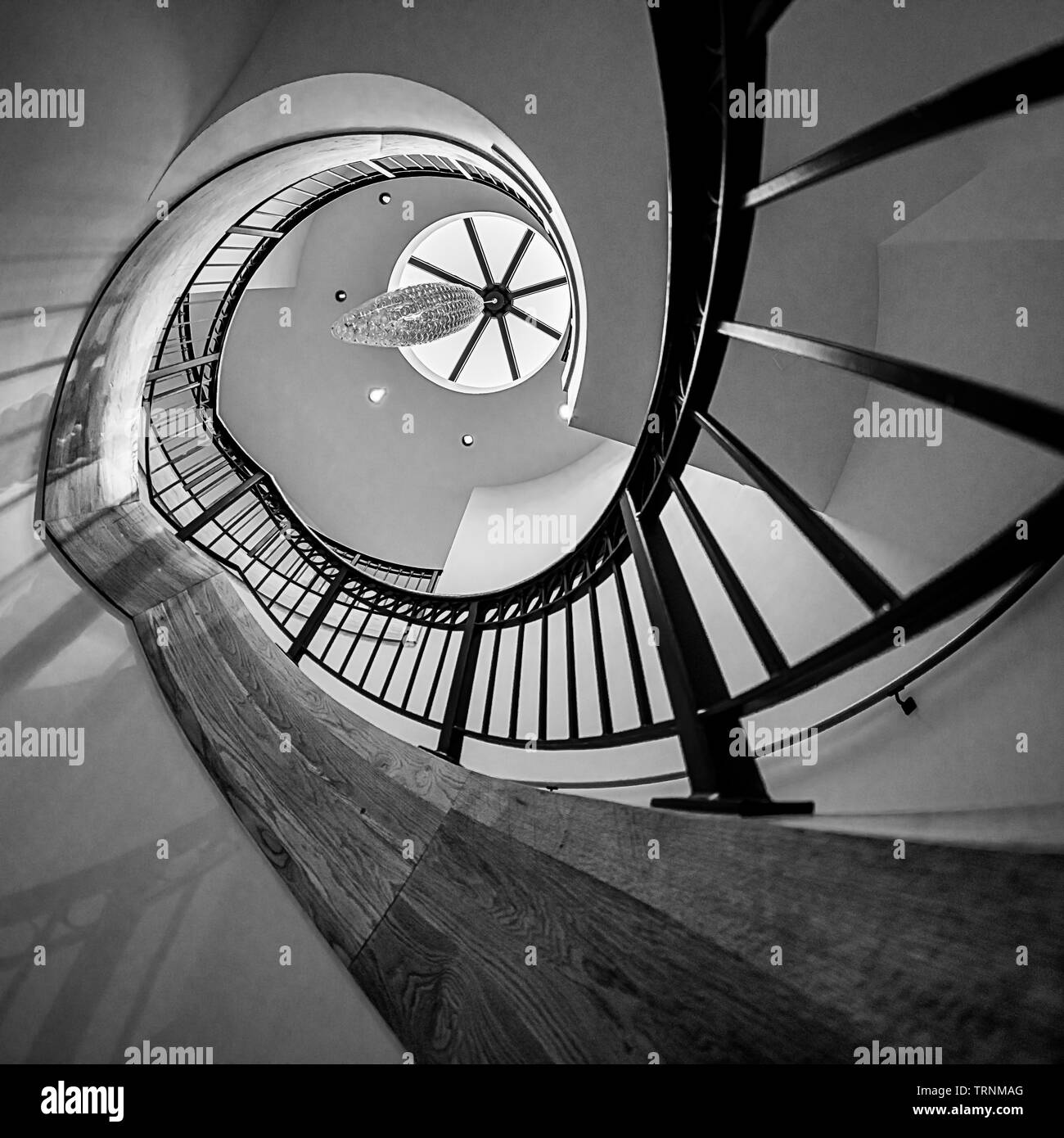 Un escalier s'enroule vers le haut dans une extrême helix Banque D'Images