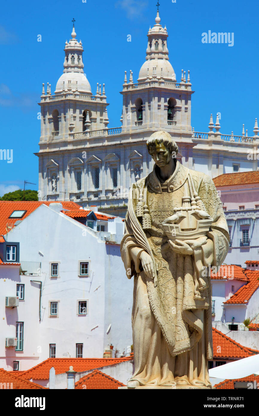 Portugal, Lisbonne, Alfama, statue de St Vincent, São Vicente de Fora Eglise, Banque D'Images