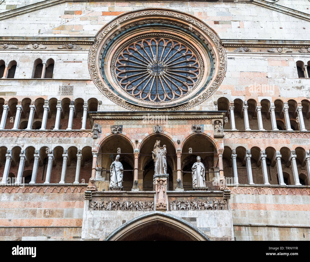 Détail de la façade de la cathédrale de la ville. Cremona. Italie Banque D'Images