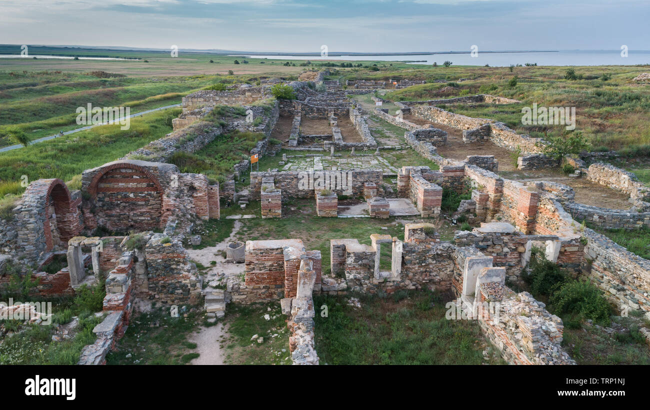 Ruines romaines de Histria citadelle. Dobrogea en Roumanie. Vue aérienne. Banque D'Images