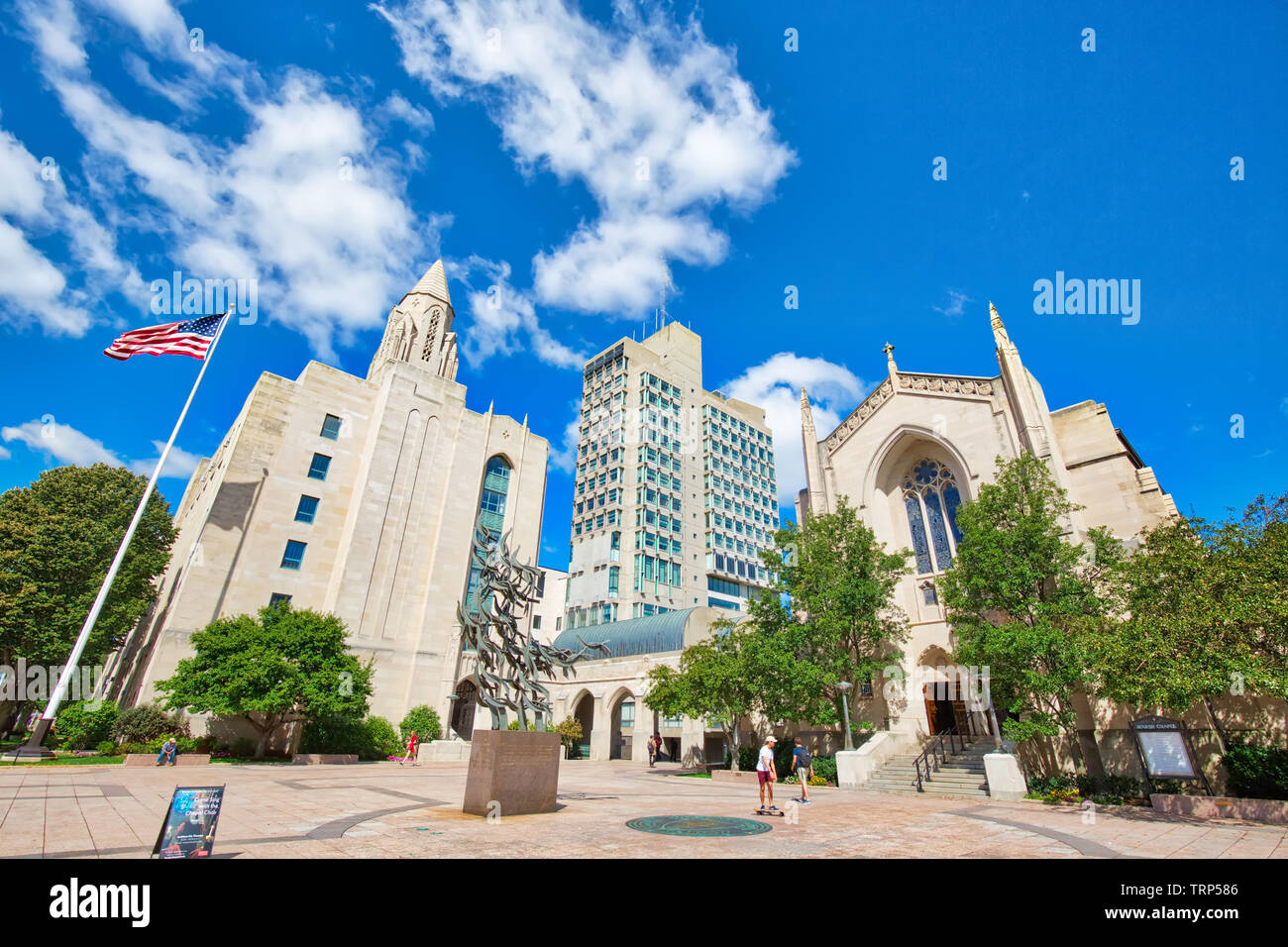 Boston, USA-17, octobre 2018 : Boston University Campus Entrée. BU propose des diplômes de baccalauréat et de master, et médicales, d'affaires, et en droit par Banque D'Images