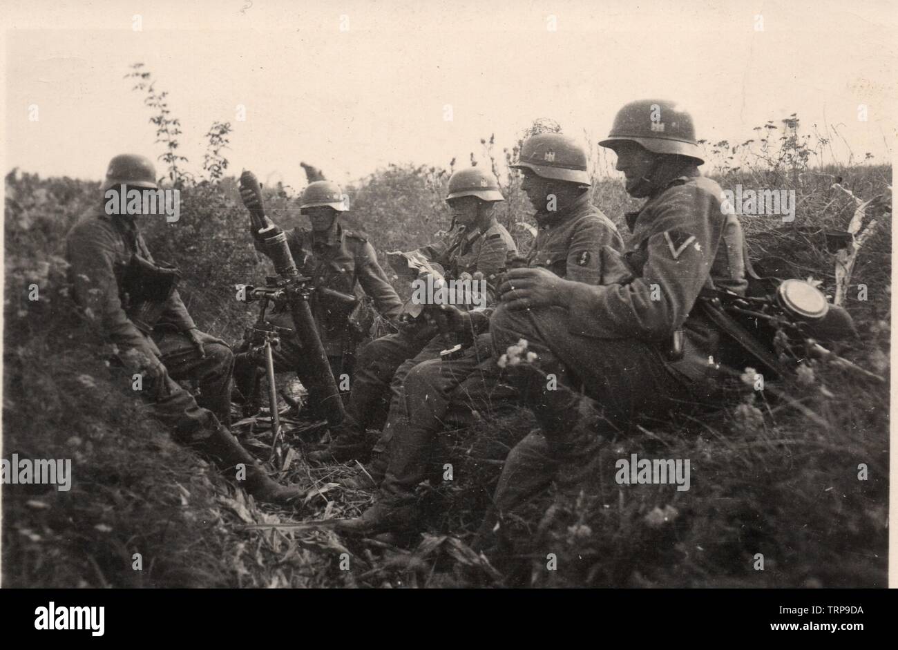 Soldats allemands avec un mortier de 8 cm lors de l'invasion de la Pologne 1939 Banque D'Images