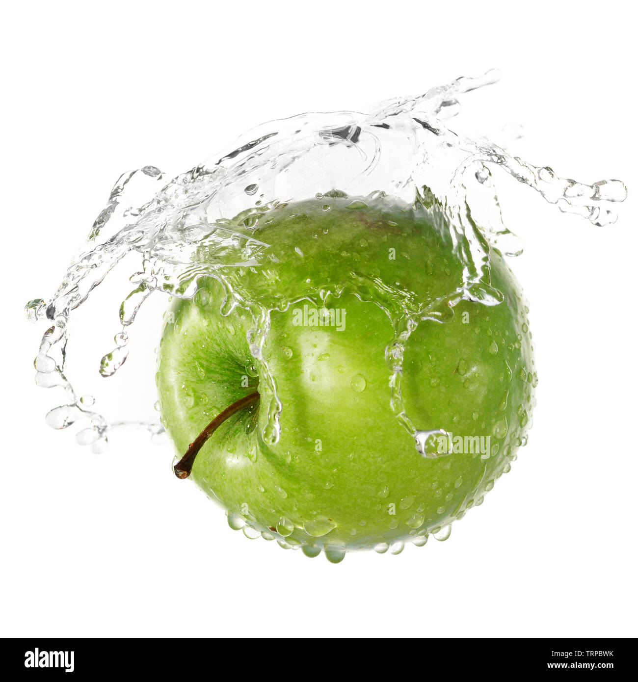 Green Apple en splash d'eau isolé sur fond blanc Banque D'Images