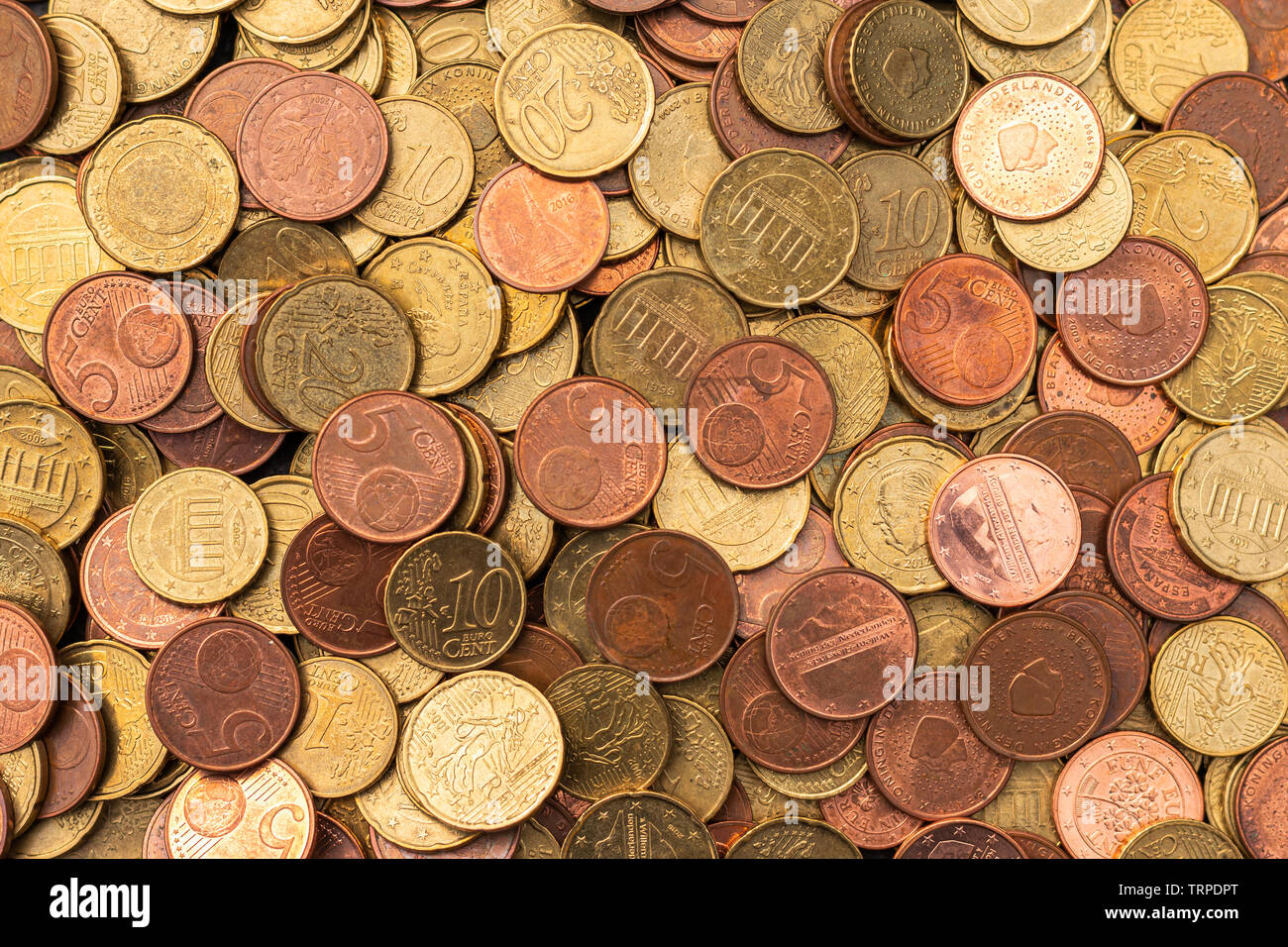 Beaucoup de pièces en euro de couleur cuivre Banque D'Images