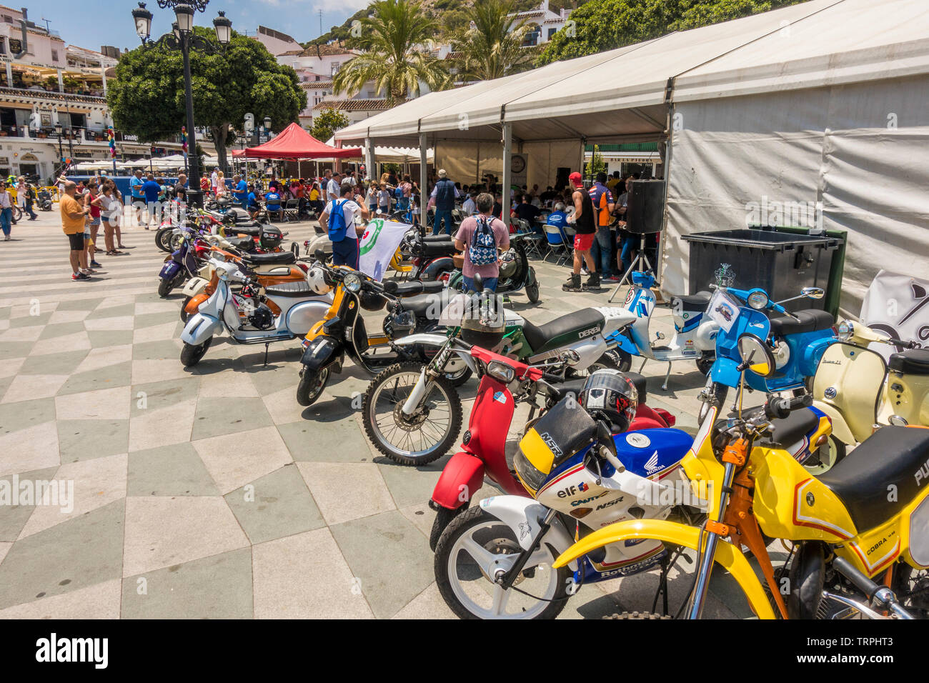 Classic bikes sur l'affichage à une réunion annuelle de moto classique à Mijas, Andalousie, espagne. Banque D'Images