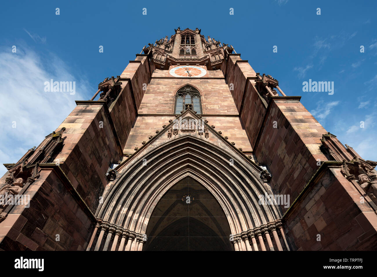 Freiburg im Breisgau, Münster Unserer Lieben Frau mit Turm, Vorhalle, Westseite von unten Banque D'Images