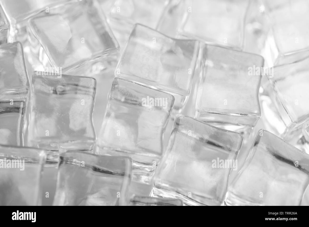 Des cubes de glace, la glace fond, des boissons rafraîchissantes pour l'été ingrédients Banque D'Images