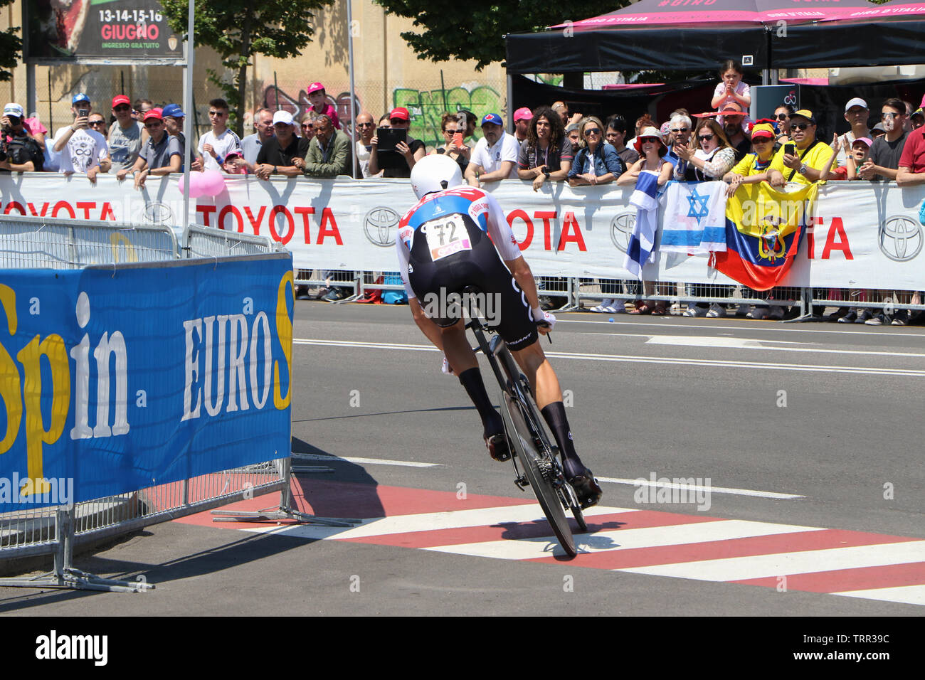 Cycliste Pro en compétition dans un procès de temps à l'étape finale du Tour d'Italie 2019 à Vérone, Italie Banque D'Images
