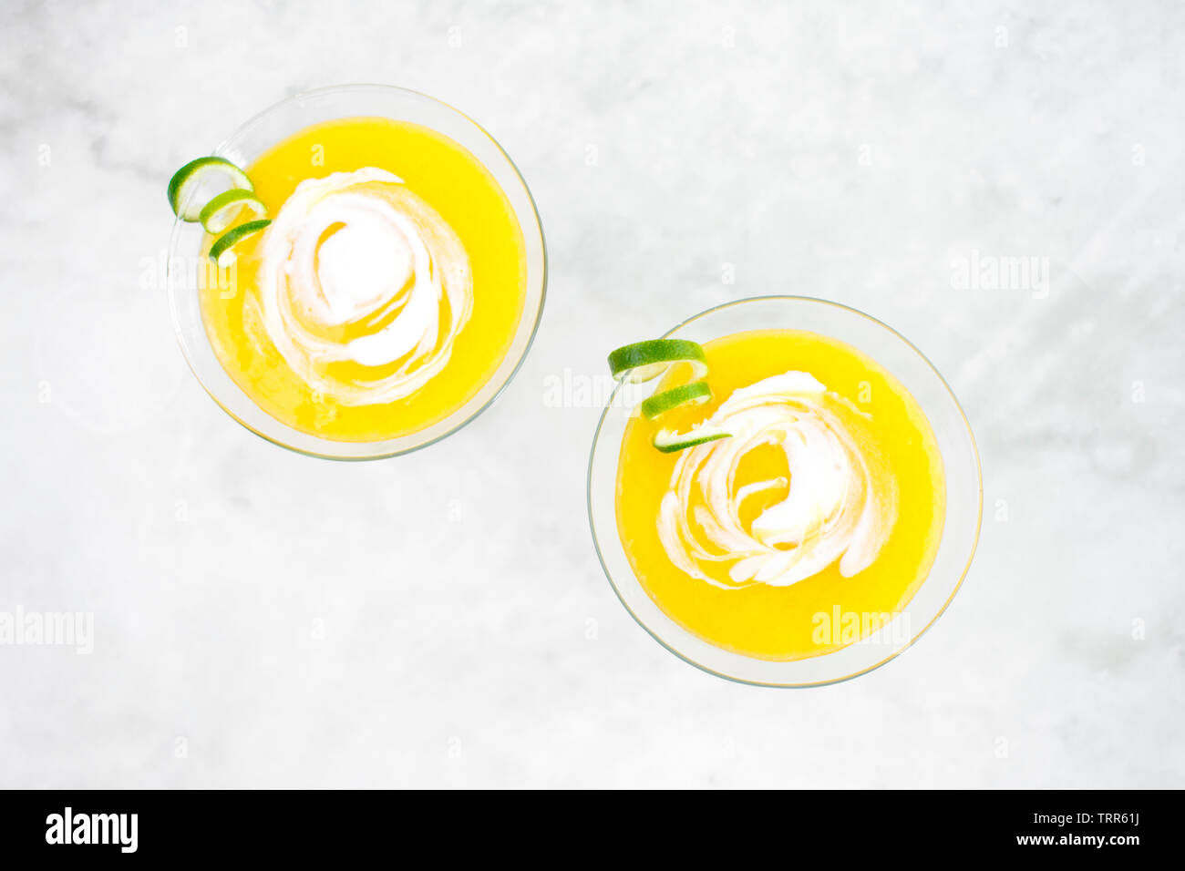 Coconut Mango Daiquiri avec une torsion de la Chaux Banque D'Images