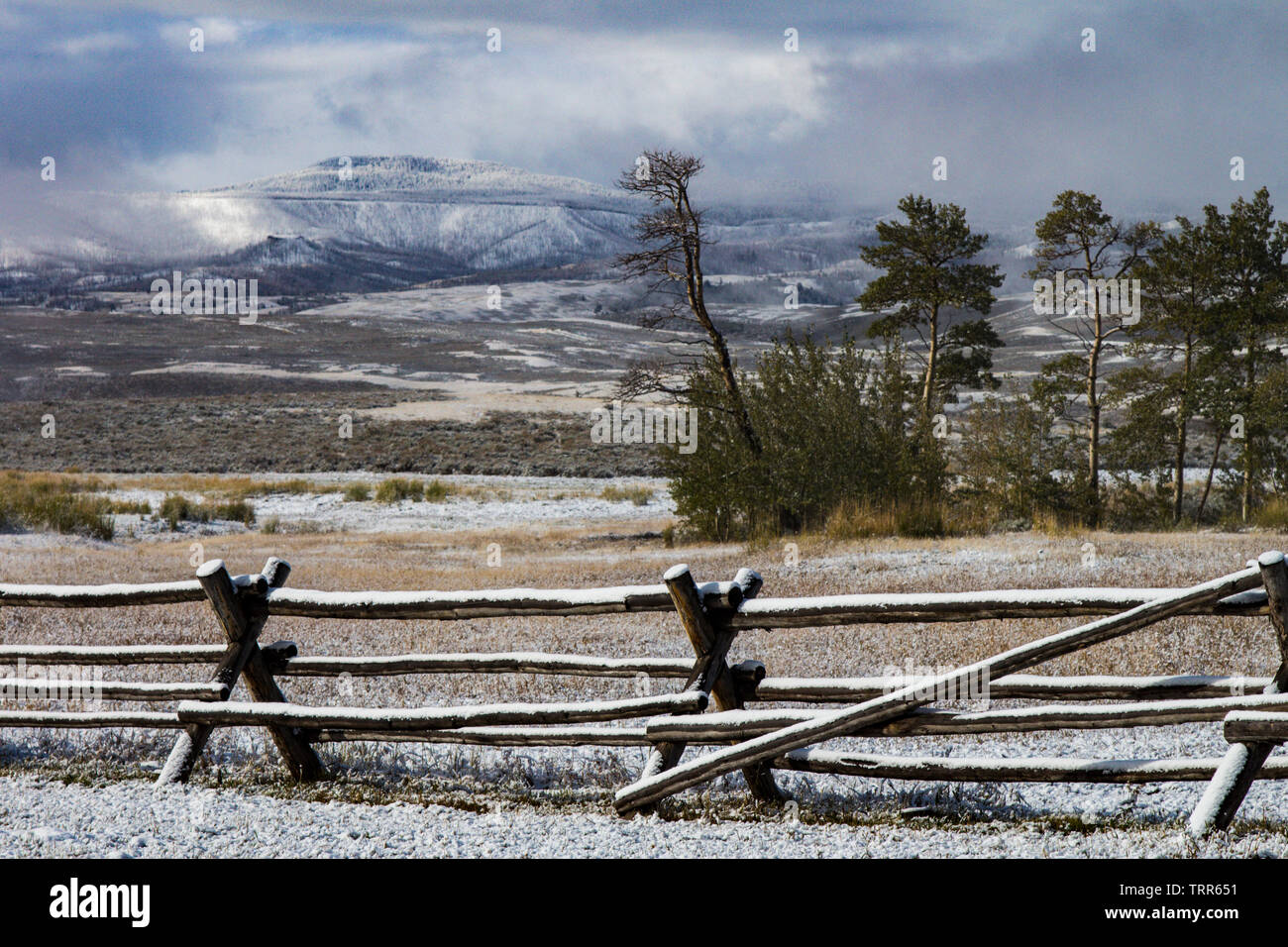 Tempête de la fin de l'automne à l'Absaroka Ranch du Wyoming. Banque D'Images