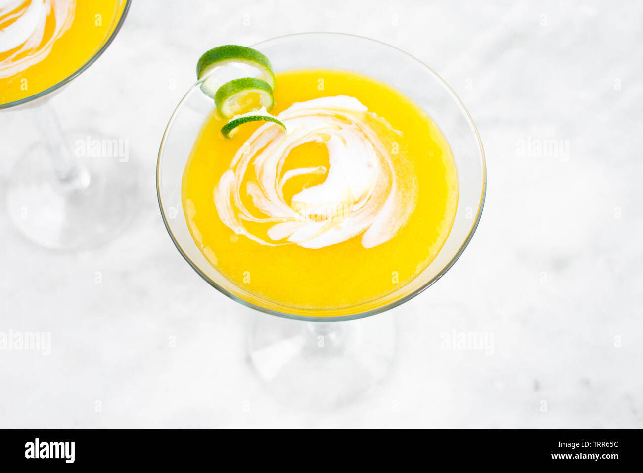 Coconut Mango Daiquiri avec une torsion de la Chaux Banque D'Images