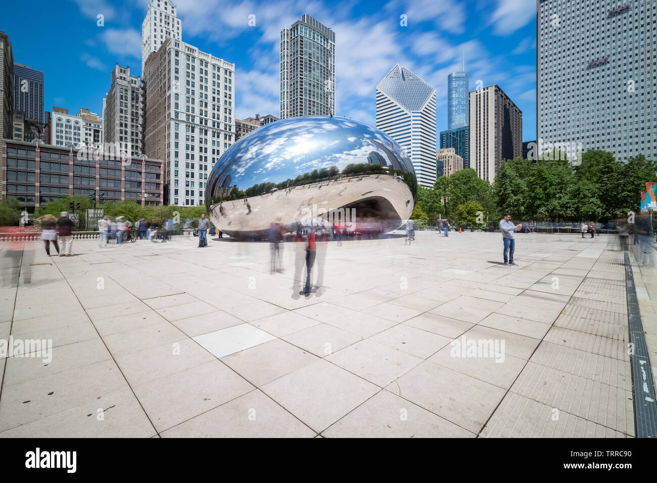Cloud Gate, surnommé 'Bean,' est situé sur Michigan Avenue, dans les villes, le Millennium Park, qui dispose d''art, la musique et le théâtre au public. Banque D'Images