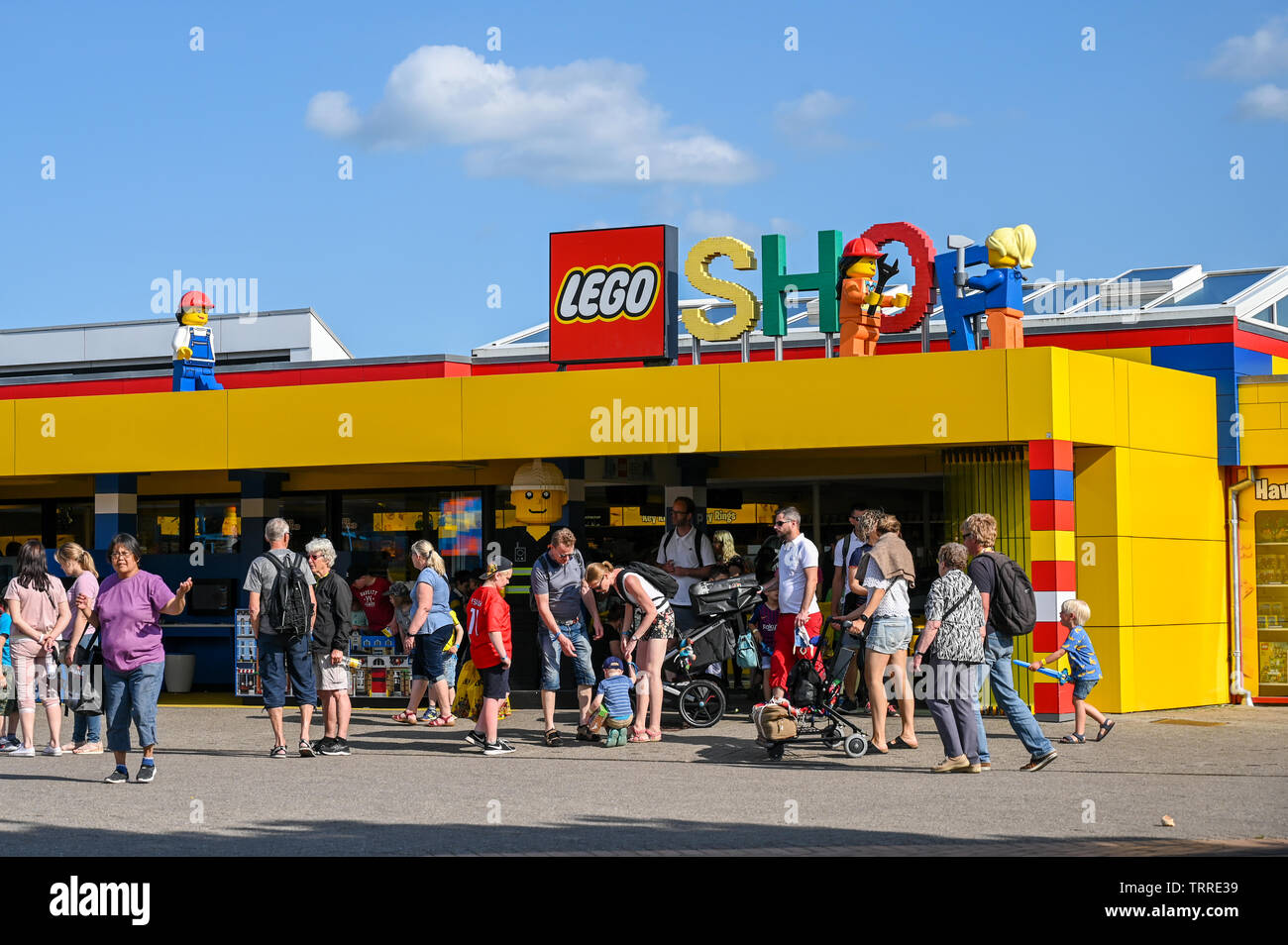 Boutique Lego à Legoland à Billund, Danemark. Ce parc à thème familial ouvert en 1968 et est construit par 65 millions de briques Lego. Banque D'Images