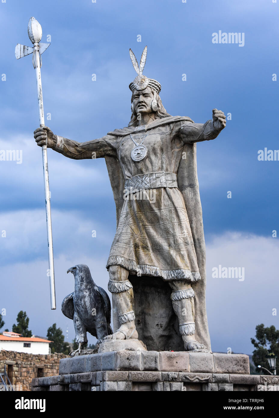 Ayacucho, Pérou - Nov 3, 2018 : une statue de Pachacutec Inca dans la plaza de Vilcashuaman. Banque D'Images