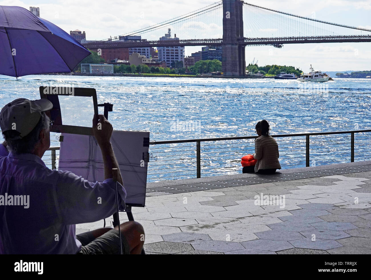 Peintre peinture sur l'East River à NEW YORK Banque D'Images