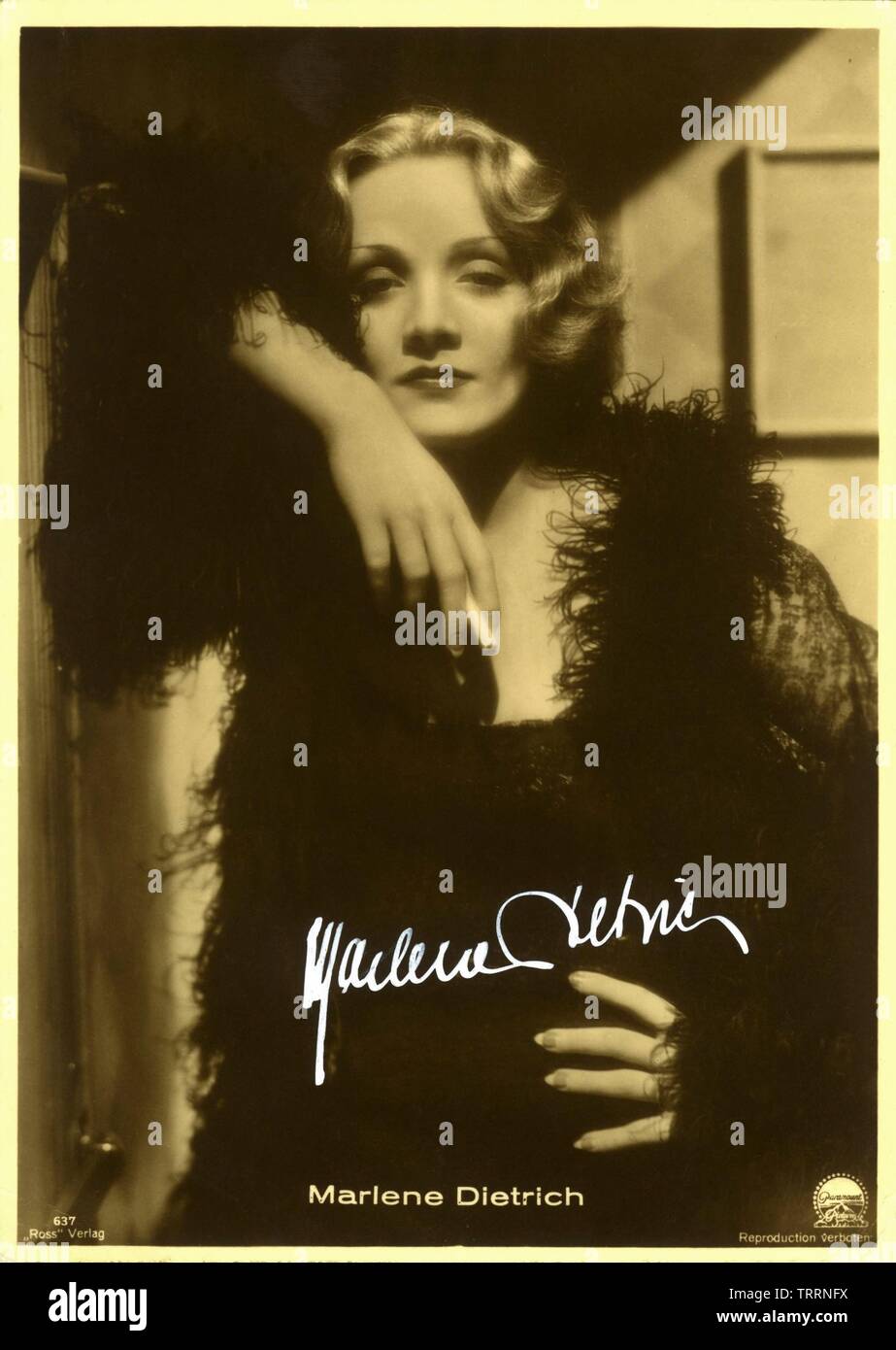 MARLENE DIETRICH comme Shanghai Lily à Shanghai Express Josef von Sternberg 1932 directeur photo de Don ENGLISH Travis Banton costume Paramount Pictures Banque D'Images