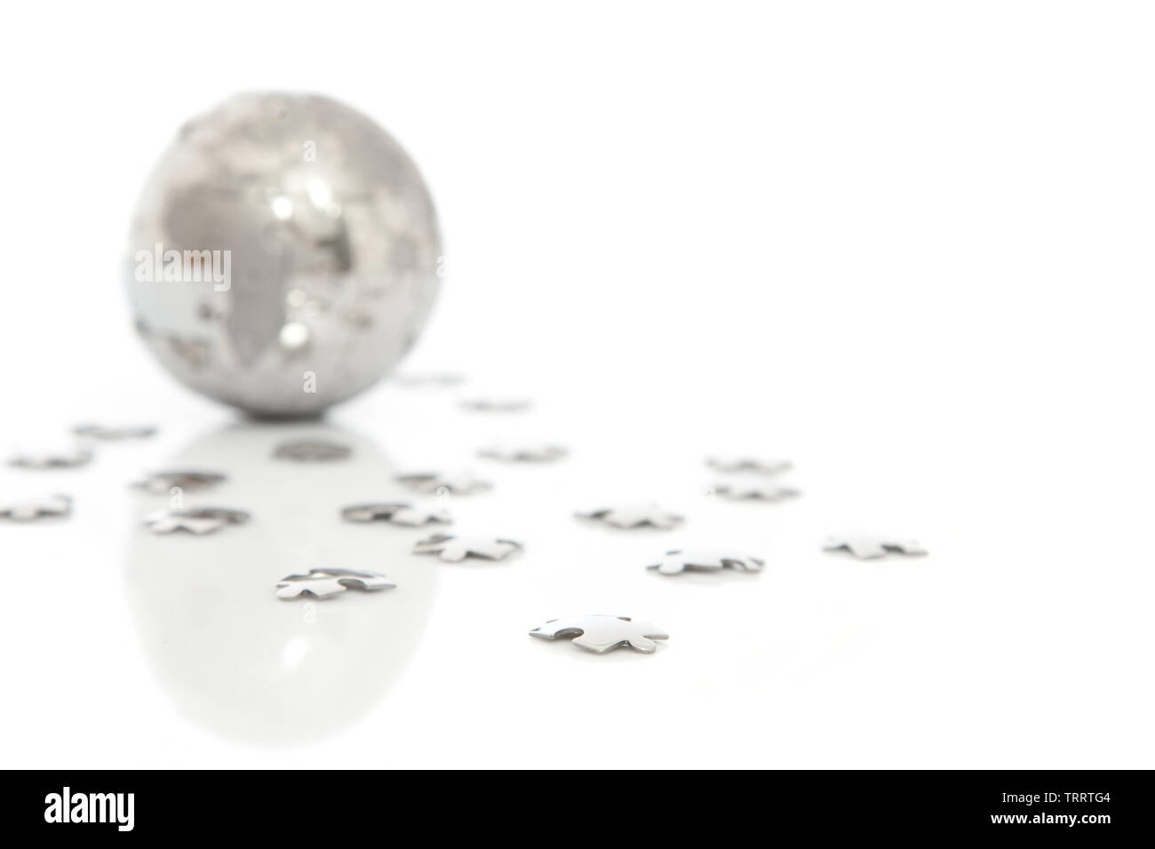 Mini monde close up on white, peu profond, dof pour les messages de l'espace Banque D'Images