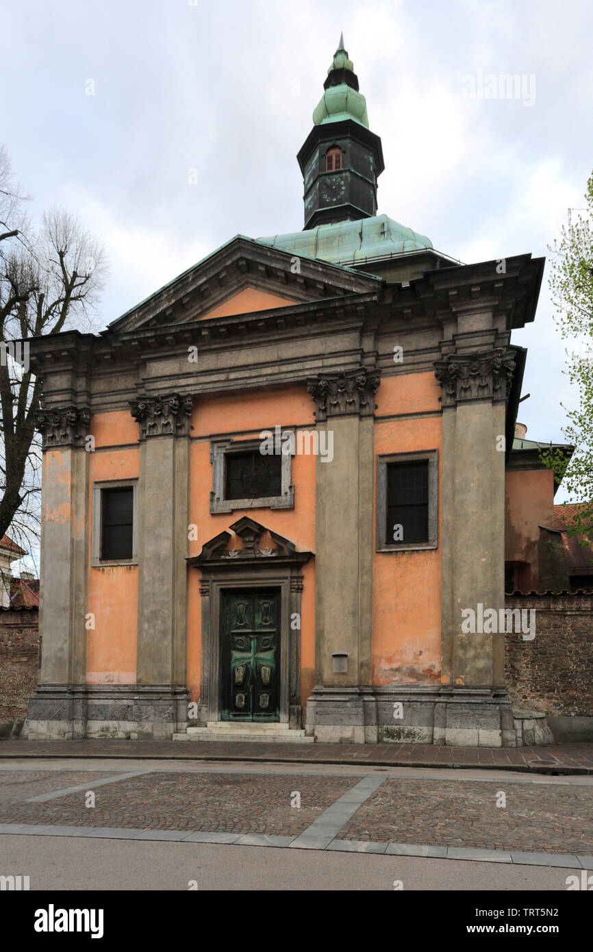 Le monastère de l'Ordre des Chevaliers teutoniques 13ème siècle, la place de la Révolution française, la ville de Ljubljana, Slovénie, Europe Banque D'Images