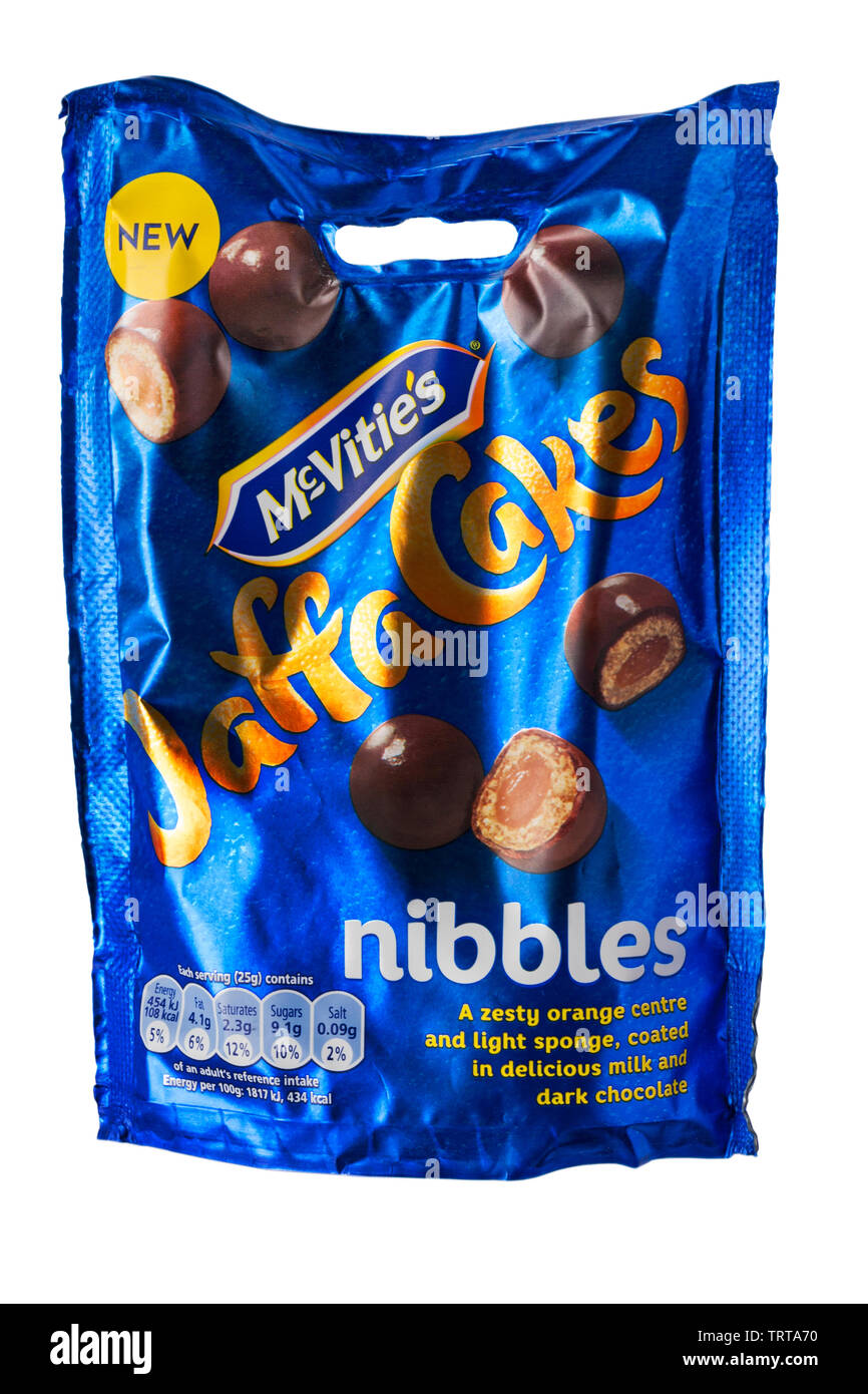 Paquet de gâteaux Jaffa McVities nibbles isolé sur fond blanc Banque D'Images