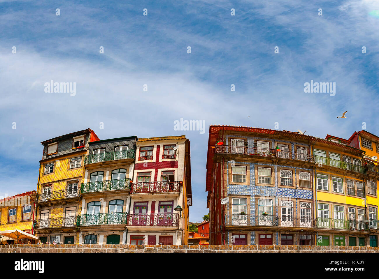 La place de la Ribeira (Praca da Ribeira) de Porto au Portugal Banque D'Images