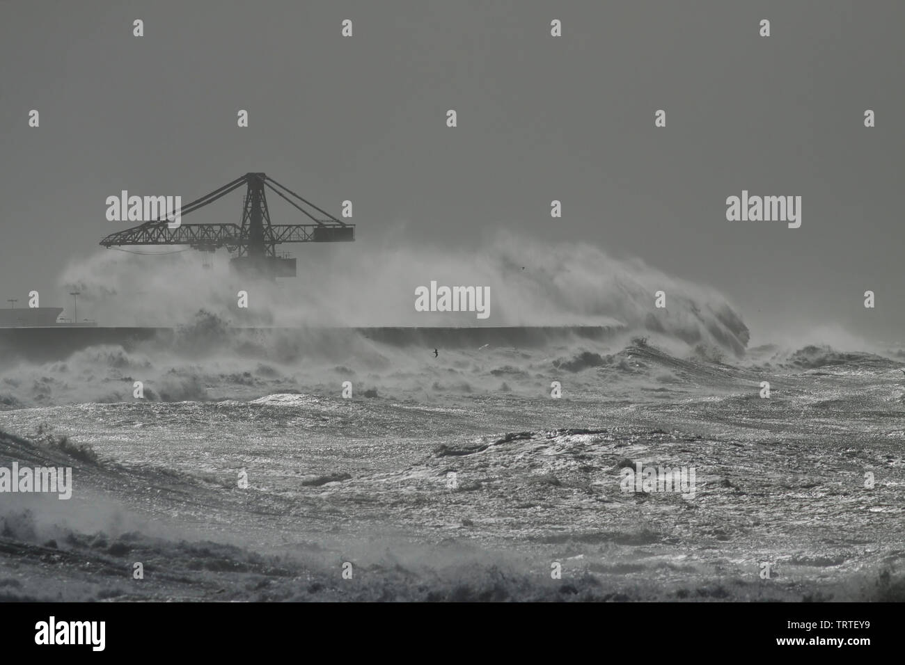 Le Port de Leixoes, nord du Portugal, en cas de forte tempête. Banque D'Images