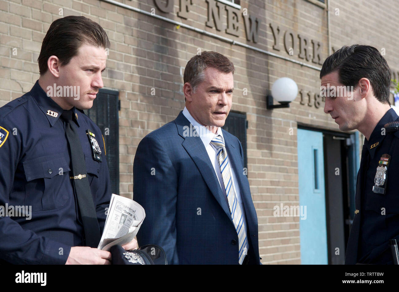 RAY LIOTTA et Channing Tatum dans LE FILS DE PERSONNE (2011). Copyright : Editorial uniquement. Pas de merchandising ou des couvertures de livres. C'est un document distribué au public. Les droits d'accès uniquement, aucune licence de droit d'auteur prévue. Seulement pour être reproduit dans le cadre de la promotion de ce film. Credit : MILLENNIUM FILMS / Album Banque D'Images