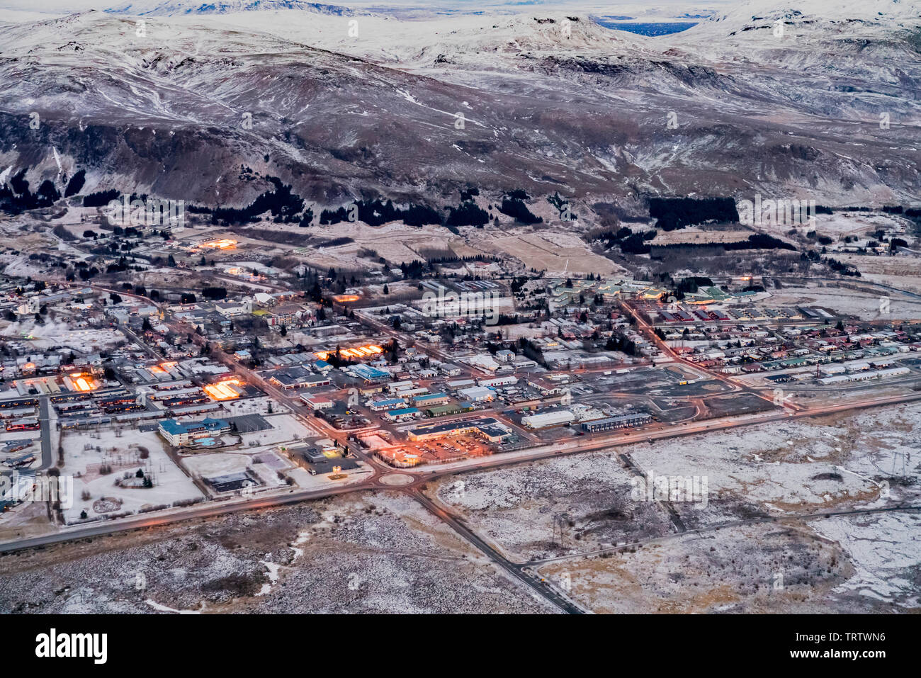 Aérien - petite ville de Hveragerdi, Islande Banque D'Images