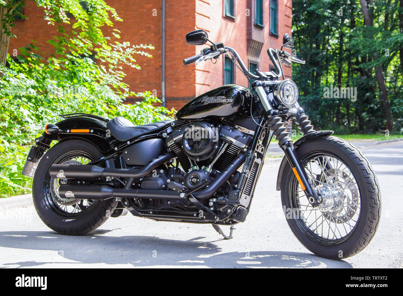 WUNSTORF / ALLEMAGNE - Juin 7,2019 : moto Harley Davidson se trouve sur une rue. Harley Davidson est un fabricant de motos américain fondé en 19 Banque D'Images
