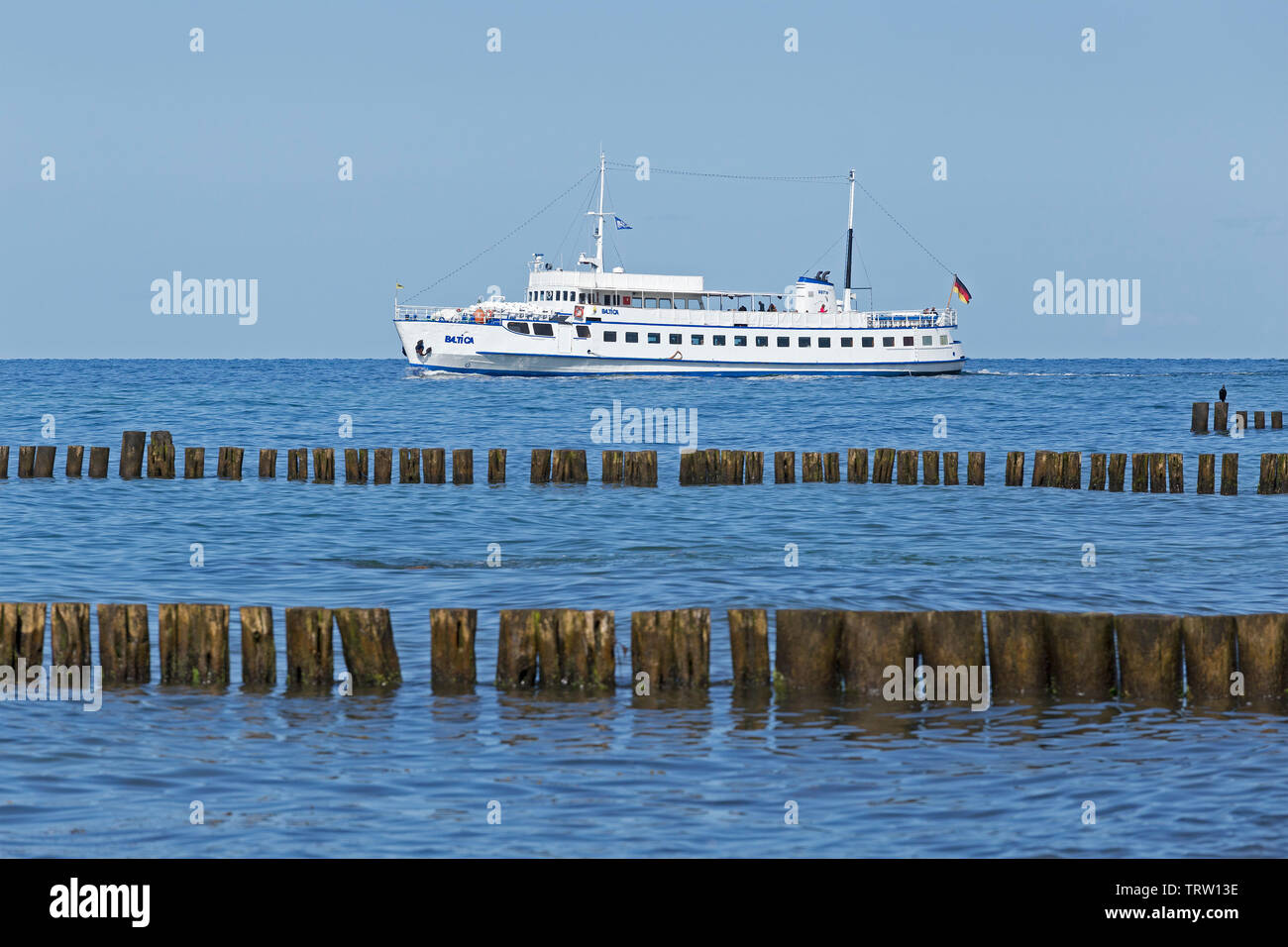 Navires à passagers de quitter Kühlungsborn, Schleswig-Holstein, Allemagne Banque D'Images