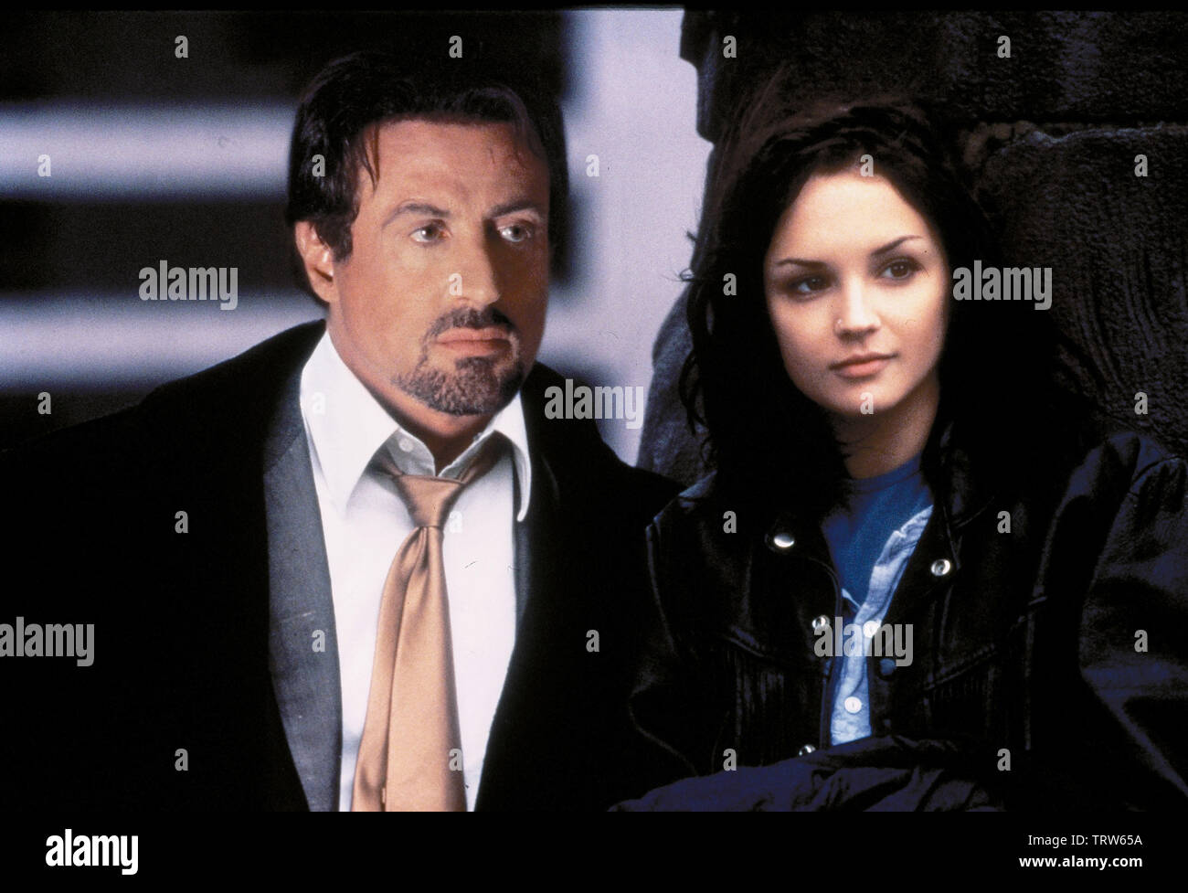 SYLVESTER STALLONE et Rachael Leigh Cook dans GET CARTER (2000). Copyright : Editorial uniquement. Pas de merchandising ou des couvertures de livres. C'est un document distribué au public. Les droits d'accès uniquement, aucune licence de droit d'auteur prévue. Seulement pour être reproduit dans le cadre de la promotion de ce film. Credit : MORGAN CREEK / Album Banque D'Images