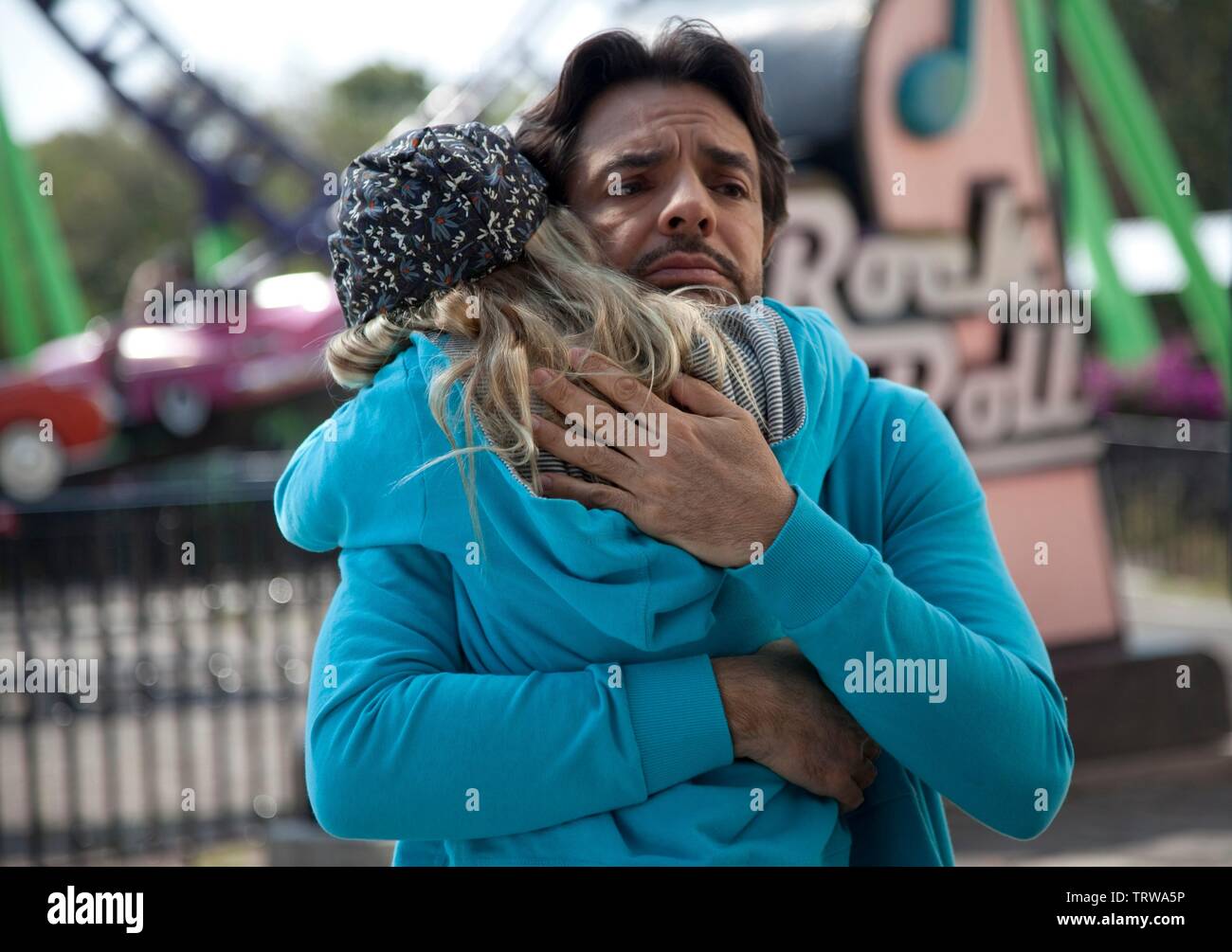 EUGENIO DERBEZ et LORETA PERALTA dans NO SE ACEPTAN DEVOLUCIONES (2013). Copyright : Editorial uniquement. Pas de merchandising ou des couvertures de livres. C'est un document distribué au public. Les droits d'accès uniquement, aucune licence de droit d'auteur prévue. Seulement pour être reproduit dans le cadre de la promotion de ce film. Credit : ALEBRIJE CINE Y VIDEO/FULANO, MENGANO Y ASOCIADOS / Album Banque D'Images