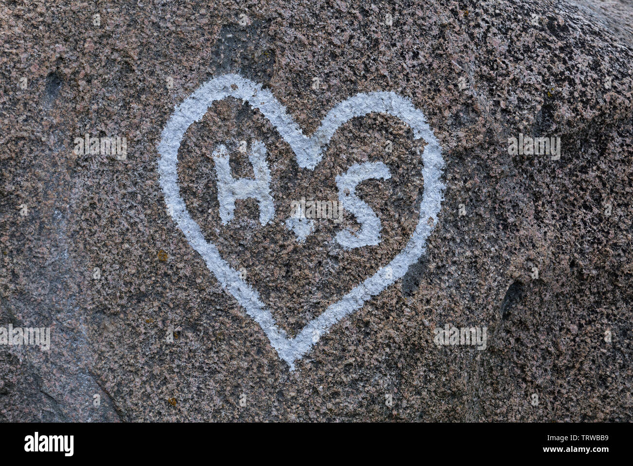 Coeur d'amour sur un rocher, côte près de Steinbeck, Schleswig-Holstein, Allemagne Banque D'Images