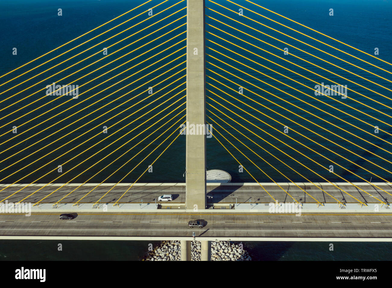 Vue aérienne du pont sur l'interstate 275 de soleil sur la baie de Tampa. Banque D'Images
