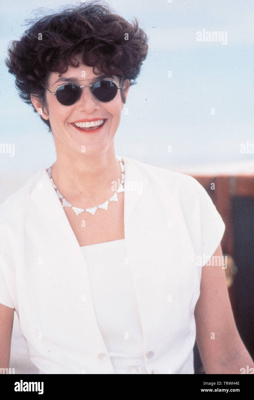 DEBRA WINGER dans l'Sheltering Sky (1990). Copyright : Editorial uniquement. Pas de merchandising ou des couvertures de livres. C'est un document distribué au public. Les droits d'accès uniquement, aucune licence de droit d'auteur prévue. Seulement pour être reproduit dans le cadre de la promotion de ce film. Credit : Warner Brothers / Album Banque D'Images