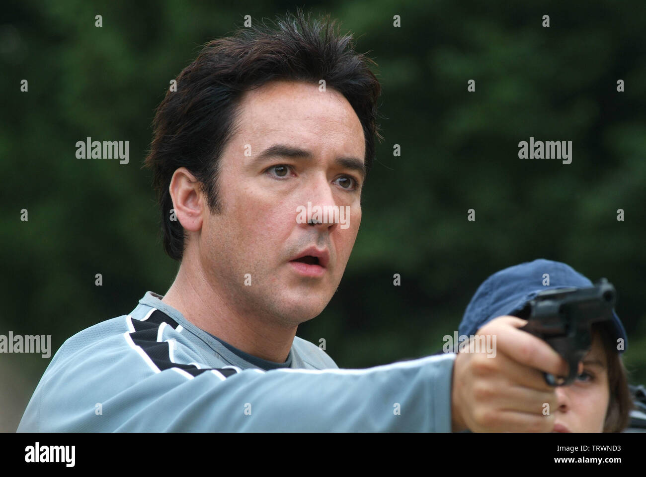 JOHN CUSACK DANS LE CONTRAT (2006). Copyright : Editorial uniquement. Pas de merchandising ou des couvertures de livres. C'est un document distribué au public. Les droits d'accès uniquement, aucune licence de droit d'auteur prévue. Seulement pour être reproduit dans le cadre de la promotion de ce film. Contrat de crédit : Prod./EMMETT/FURLA FILMS/MILLENNIUM FILMS/NU IMAGE / Album Banque D'Images