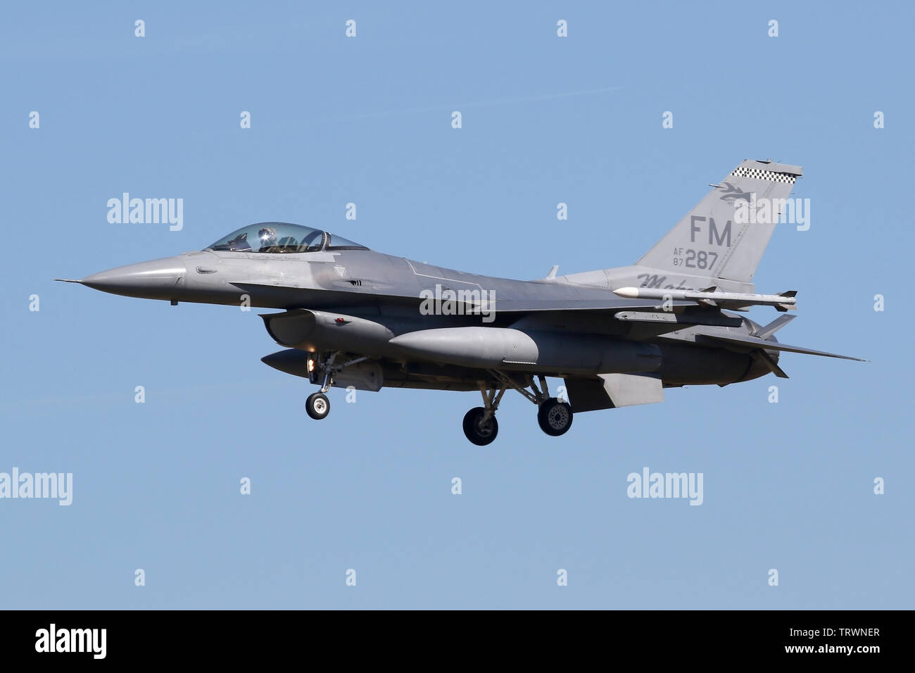 Réserve de l'USAF F-16C à partir du 93e Escadron de chasse à Homestead AFRES base, en Floride, à l'atterrissage à RAF Lakenheath pendant les unités 2019 déploiement. Banque D'Images