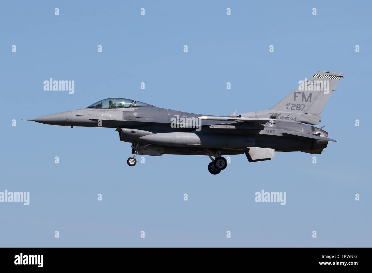 Réserve de l'USAF F-16C à partir du 93e Escadron de chasse à Homestead AFRES base, en Floride, à l'atterrissage à RAF Lakenheath pendant les unités 2019 déploiement. Banque D'Images