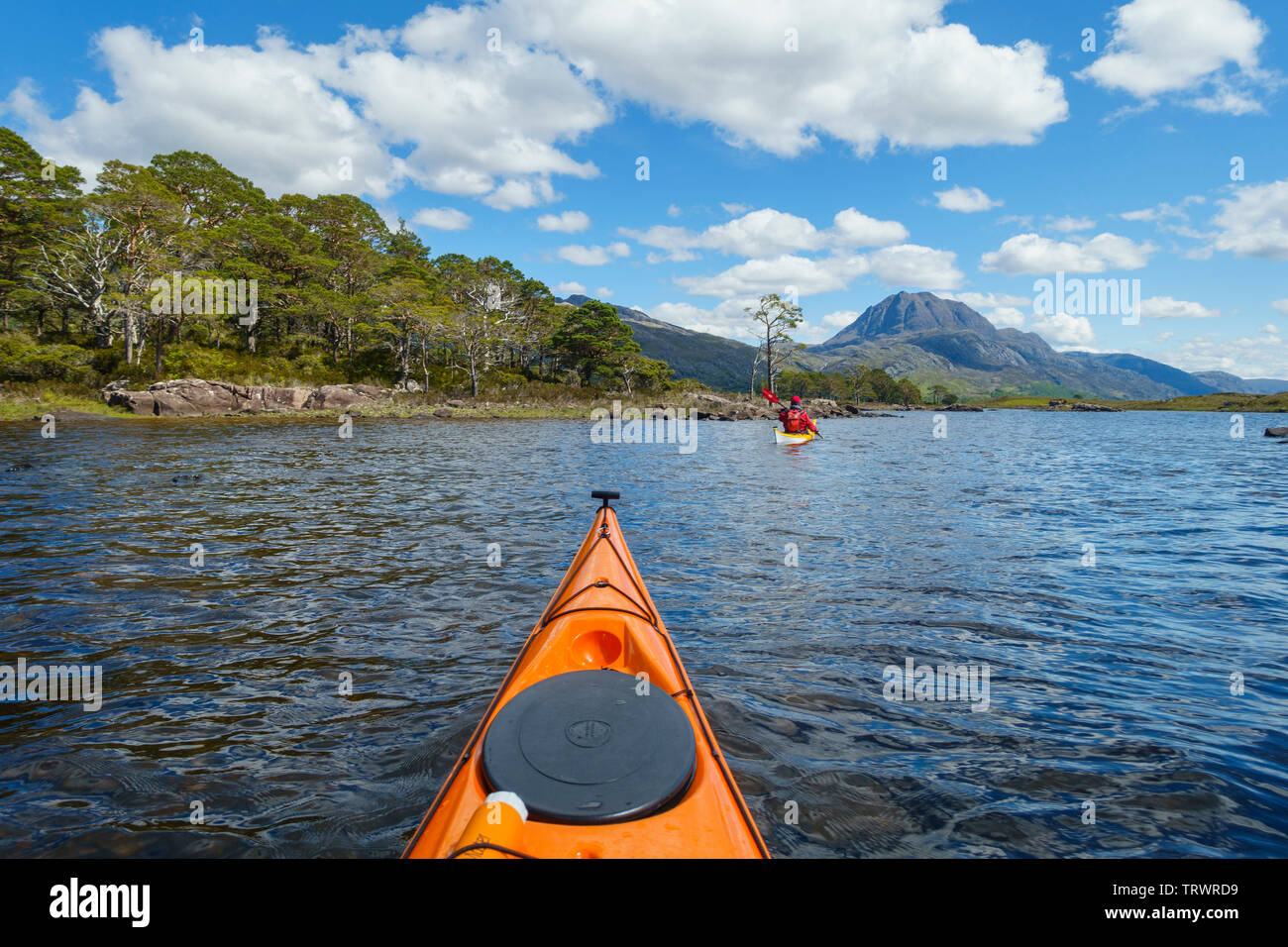 Kayak sur le Loch Maree, Wester Ross, Highlands, Scotland Banque D'Images