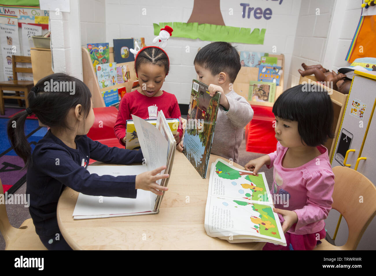 Lower East Side multi ethnic preschool- early learning centre à Manhattan, New York. Banque D'Images